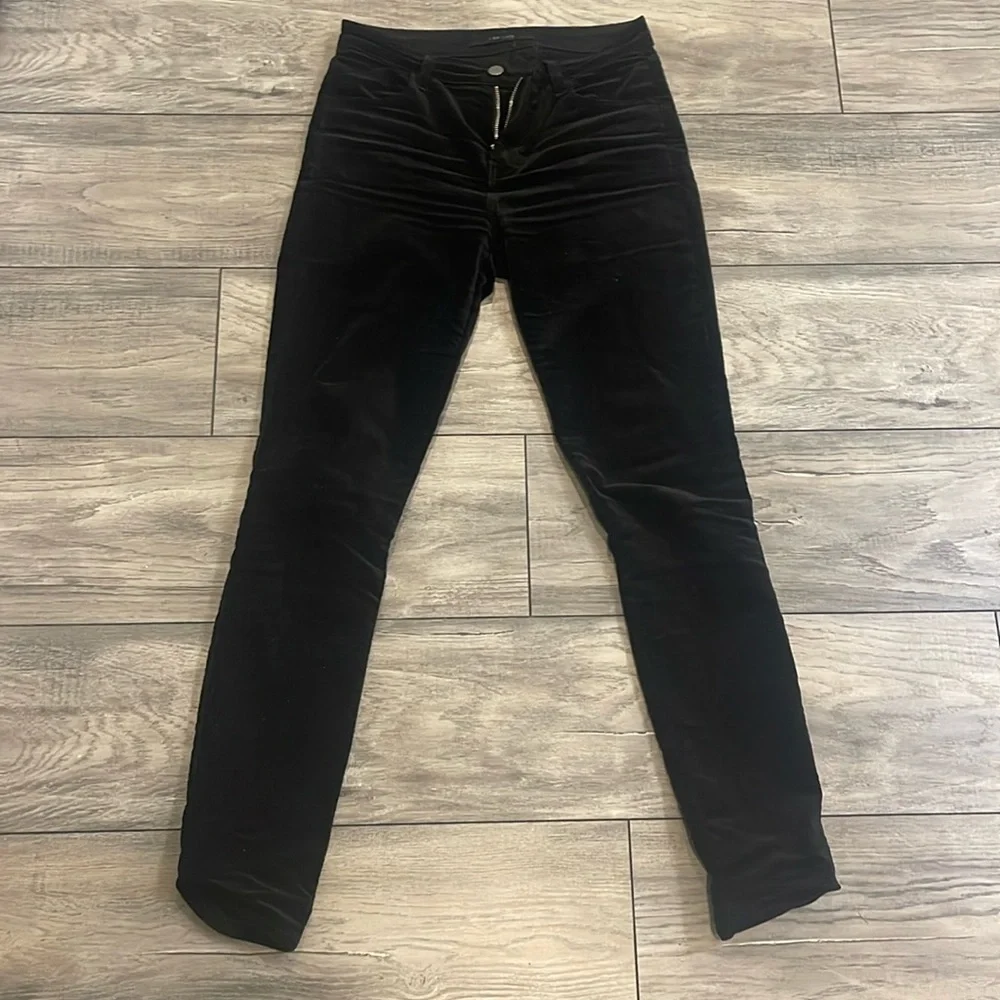J brand velvet pants size 25
Cute black pants
Great condition - Picture 1 of 5